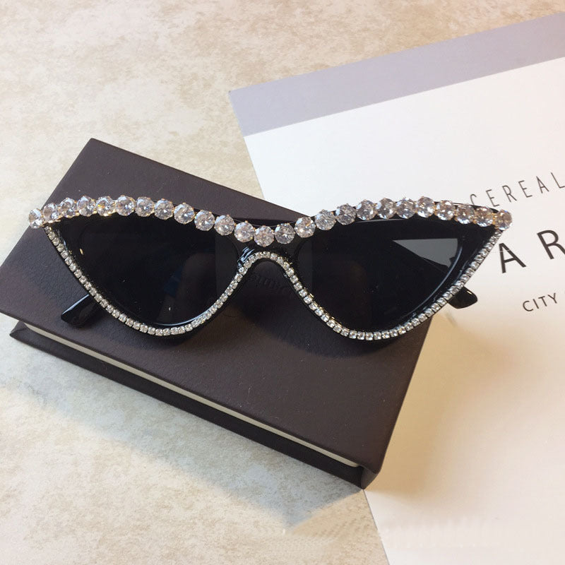 Luxury diamond cat shades sunglasses in elegant butterfly style, adding a touch of glamour and sophistication to your look. #DiamondSunglasses #LuxuryShades #ButterflyStyle #ElegantAccessories #GlamourLook #FashionEyewear #ChicSunglasses #SophisticatedStyle