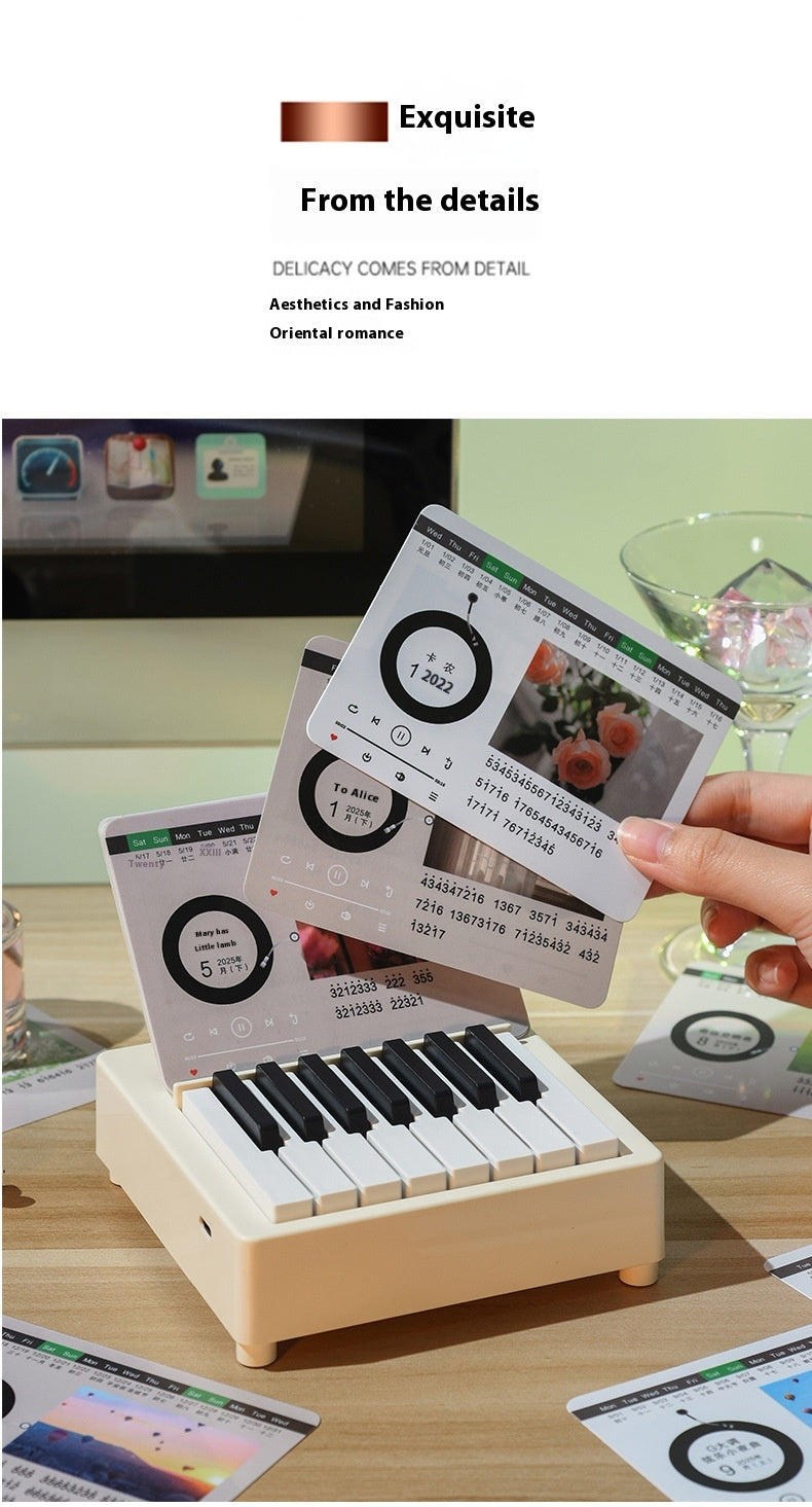 Mini retro-style piano toy in white or black, featuring 24 brief piano scores of world-famous pieces. Packaged in a gift box, perfect as a musical gift or decorative piece.