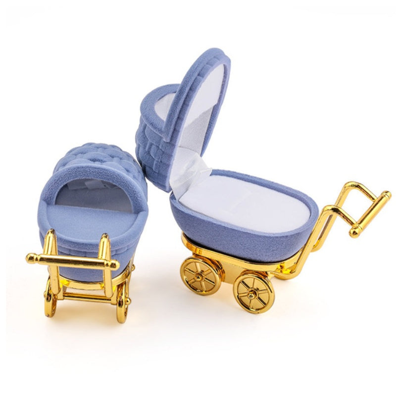 **Lovely Suede Jewelry Box β Stylish & Compact Storage π§³** A soft **flannel-lined** box made of **composite material** to store **rings, earrings**, and **necklaces**. Perfect for travel or daily use. **Size**: **8.5 x 6 cm**. β¨