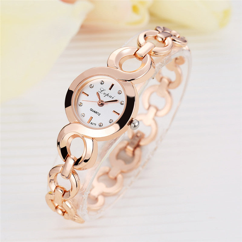 Classic Gold Alloy Quartz Watch – Luxury Business Timepiece
Refined elegance meets precise craftsmanship with the Classic Gold Alloy Quartz Watch, a luxury business timepiece that effortlessly combines sophistication and functionality. Whether you're at a corporate meeting or enjoying a casual evening, this watch makes a statement of style and success.