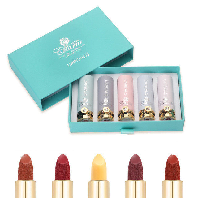 Lipstick set featuring a combination of lip gloss and lipstick, suitable for all skin types, with a shelf life of 3 years, designed to modify and enhance the lips.