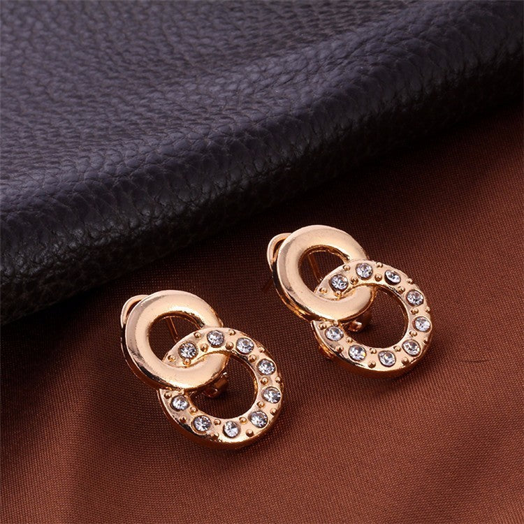 4-piece couple-style jewelry gift set featuring rhinestone earrings, hand accessories, and item accessories with alloy inlaid artificial gems and semi-precious stones. Includes a stylish horsewhip chain.