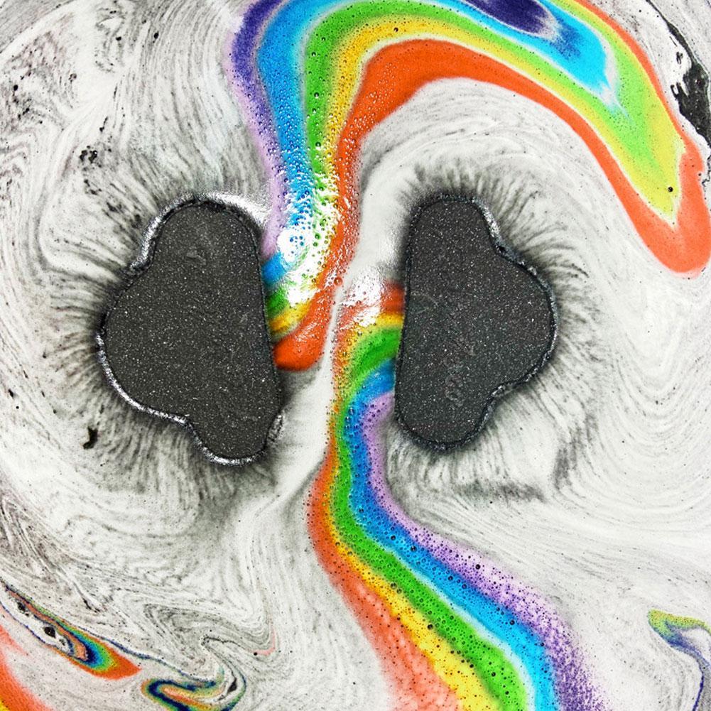 **Black Cloud Rainbow Bath Salt Ball – Exfoliate & Moisturize**
Enjoy a luxurious, bubbly bath with this **160g Black Cloud Rainbow Bath Salt Ball**, infused with **deep sea bath salts** and **plant essential oils**. It exfoliates, hydrates, and releases a rich fragrance while creating long-lasting bubbles. Perfect for both relaxing baths and soothing foot soaks! 🌈🛁