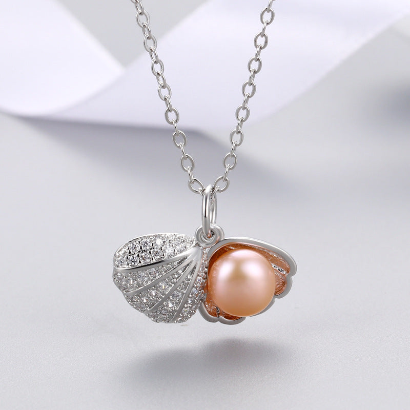 "Shell Freshwater Pearl Necklace β A delicate pendant featuring a 7-8mm freshwater pearl, available in various styles with white gold or gold supports. Elegant and timeless, perfect for adding sophistication to any occasion."