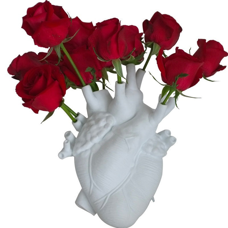 "Art Vase Heart Sculpture β An elegant resin heart sculpture without a base, crafted in American style, perfect for adding a touch of love and sophistication to any room as a decorative ornament."