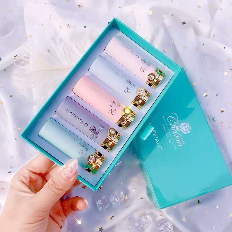 Lipstick set featuring a combination of lip gloss and lipstick, suitable for all skin types, with a shelf life of 3 years, designed to modify and enhance the lips.