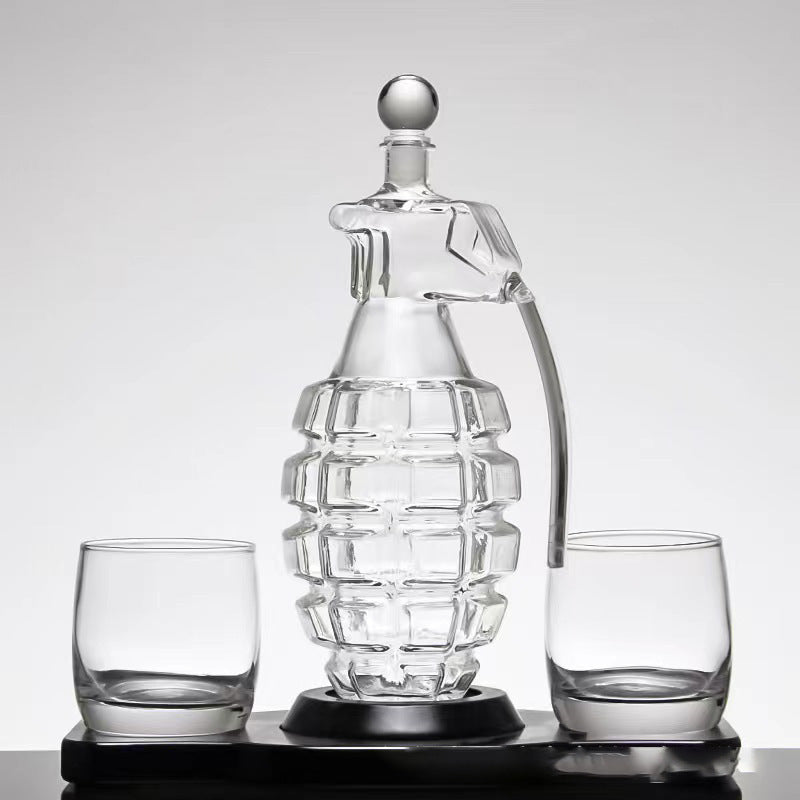 Elevate your wine fermentation experience with the Unique Grenade-Shaped Glass Wine Fermentation Jar, a true blend of artistic craftsmanship and modern functionality. Perfect for rum enthusiasts or those looking to create their own unique brew, this jar brings a striking, creative twist to the traditional fermentation process.
