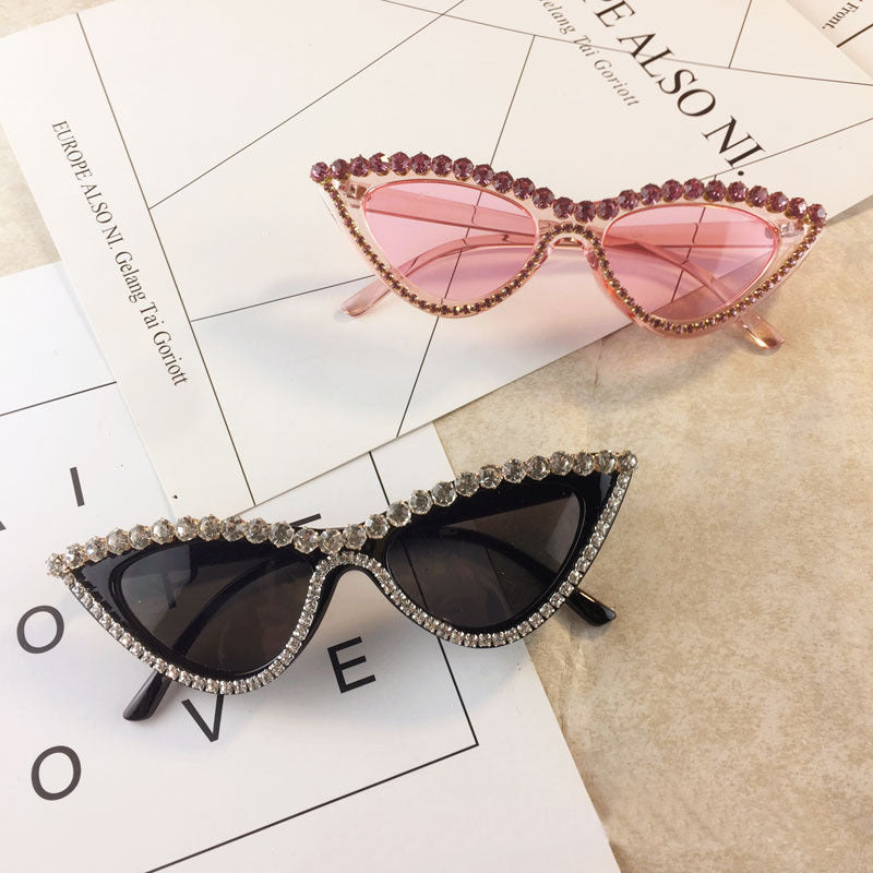 Luxury diamond cat shades sunglasses in elegant butterfly style, adding a touch of glamour and sophistication to your look. #DiamondSunglasses #LuxuryShades #ButterflyStyle #ElegantAccessories #GlamourLook #FashionEyewear #ChicSunglasses #SophisticatedStyle