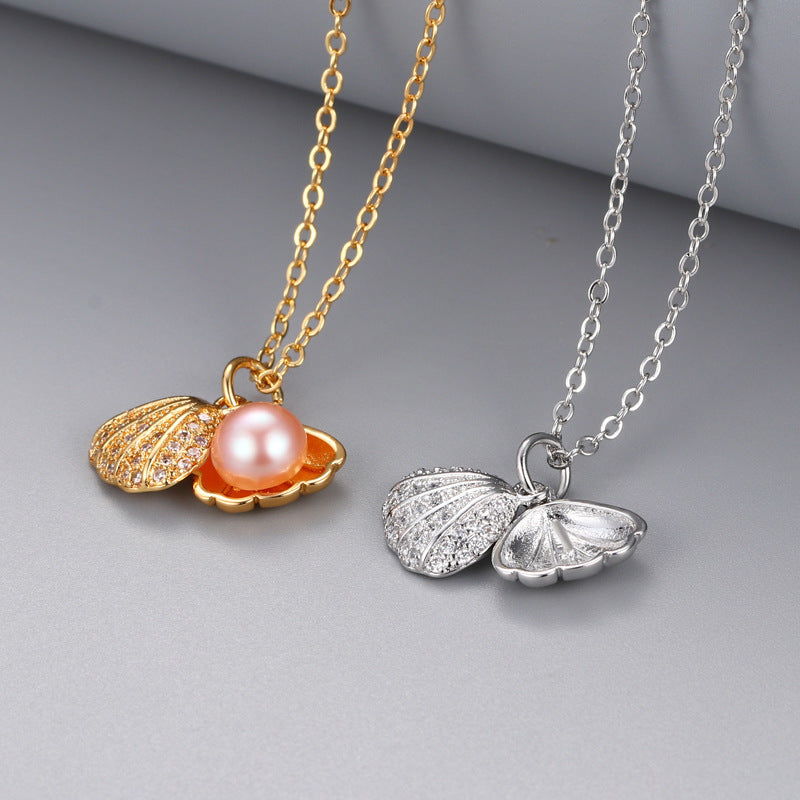 "Shell Freshwater Pearl Necklace β A delicate pendant featuring a 7-8mm freshwater pearl, available in various styles with white gold or gold supports. Elegant and timeless, perfect for adding sophistication to any occasion."