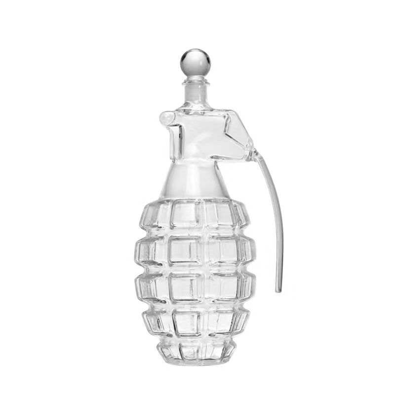Elevate your wine fermentation experience with the Unique Grenade-Shaped Glass Wine Fermentation Jar, a true blend of artistic craftsmanship and modern functionality. Perfect for rum enthusiasts or those looking to create their own unique brew, this jar brings a striking, creative twist to the traditional fermentation process.