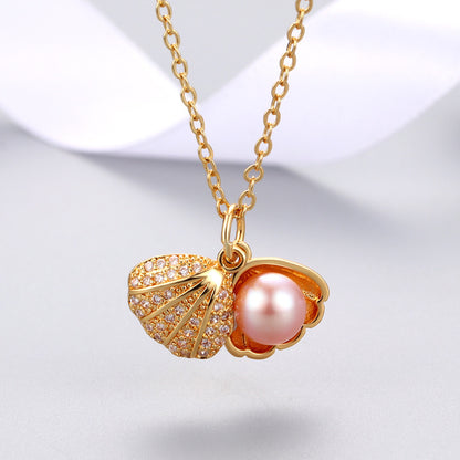 "Shell Freshwater Pearl Necklace – A delicate pendant featuring a 7-8mm freshwater pearl, available in various styles with white gold or gold supports. Elegant and timeless, perfect for adding sophistication to any occasion."