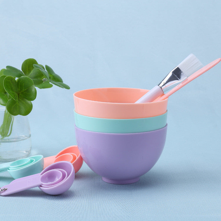 **Compact Six-Piece Mask Bowl Set for Easy Skincare – Includes Bowl, Stick, Brush & Meter**