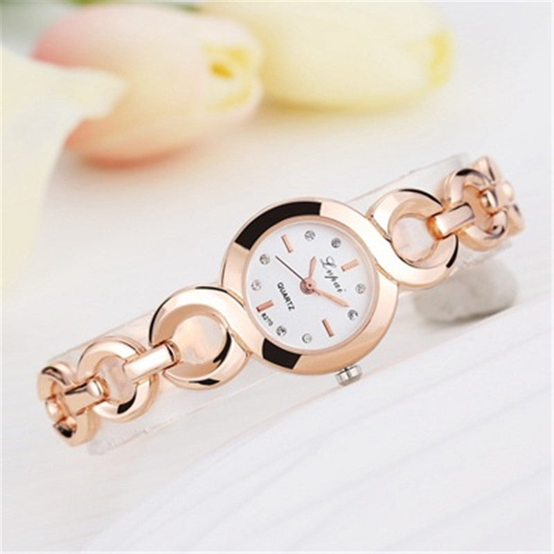 Classic Gold Alloy Quartz Watch – Luxury Business Timepiece
Refined elegance meets precise craftsmanship with the Classic Gold Alloy Quartz Watch, a luxury business timepiece that effortlessly combines sophistication and functionality. Whether you're at a corporate meeting or enjoying a casual evening, this watch makes a statement of style and success.
