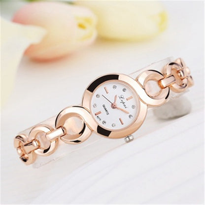 Classic Gold Alloy Quartz Watch – Luxury Business Timepiece
Refined elegance meets precise craftsmanship with the Classic Gold Alloy Quartz Watch, a luxury business timepiece that effortlessly combines sophistication and functionality. Whether you're at a corporate meeting or enjoying a casual evening, this watch makes a statement of style and success.