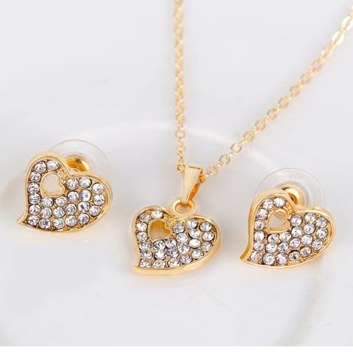 A five-piece women's jewelry set, featuring a quartz watch with a spiral crown, pin buckle, and a durable plastic mirror. The set comes in a love-themed gift box with a 36mm dial diameter and a thickness of 10mm.