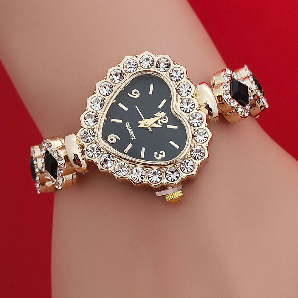 **Love Shape Watch Set – Stylish & Elegant 💖** A **quartz movement** watch with a **unique love shape design**, available in **Red**, **Green**, and **Black**. Featuring **alloy strap** and **stainless steel** watch bottom for durability. A versatile piece, worn as both a **watch** and **bracelet**. ✨