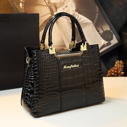 Fashion print luxury handbag designed for elegance and functionality, perfect for business commuting and everyday use. #LuxuryHandbag #FashionBag #BusinessStyle #ElegantAccessories #CommuterBag #ChicDesign #FunctionalFashion #StylishTote