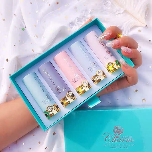Lipstick set featuring a combination of lip gloss and lipstick, suitable for all skin types, with a shelf life of 3 years, designed to modify and enhance the lips.