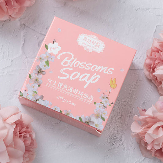**Women's Rose Petals Handmade Soap – Luxurious handmade soap infused with real rose petals, perfect for neutral skin. Gently cleanses, nourishes, and refreshes.**