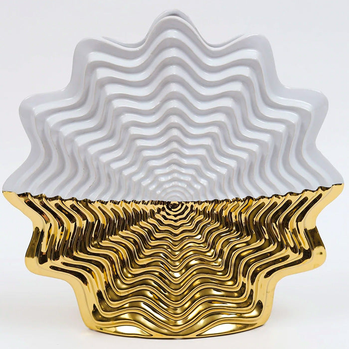 Light luxury electroplated gold ceramic vase, combining elegant design with contemporary style to elevate your home décor. #GoldCeramicVase #LuxuryDécor #ContemporaryStyle #ElegantDesign #HomeAccessories #SophisticatedDécor #ModernVase #ElectroplatedGold