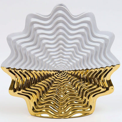 Light luxury electroplated gold ceramic vase, combining elegant design with contemporary style to elevate your home décor. #GoldCeramicVase #LuxuryDécor #ContemporaryStyle #ElegantDesign #HomeAccessories #SophisticatedDécor #ModernVase #ElectroplatedGold