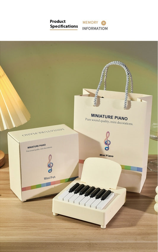  Mini retro-style piano toy in white or black, featuring 24 brief piano scores of world-famous pieces. Packaged in a gift box, perfect as a musical gift or decorative piece.