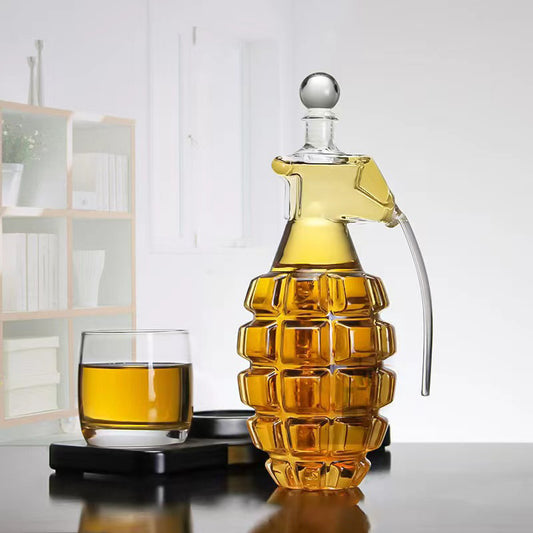 Elevate your wine fermentation experience with the Unique Grenade-Shaped Glass Wine Fermentation Jar, a true blend of artistic craftsmanship and modern functionality. Perfect for rum enthusiasts or those looking to create their own unique brew, this jar brings a striking, creative twist to the traditional fermentation process.