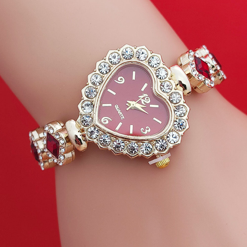 **Love Shape Watch Set – Stylish & Elegant 💖** A **quartz movement** watch with a **unique love shape design**, available in **Red**, **Green**, and **Black**. Featuring **alloy strap** and **stainless steel** watch bottom for durability. A versatile piece, worn as both a **watch** and **bracelet**. ✨