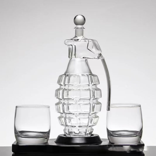Elevate your wine fermentation experience with the Unique Grenade-Shaped Glass Wine Fermentation Jar, a true blend of artistic craftsmanship and modern functionality. Perfect for rum enthusiasts or those looking to create their own unique brew, this jar brings a striking, creative twist to the traditional fermentation process.