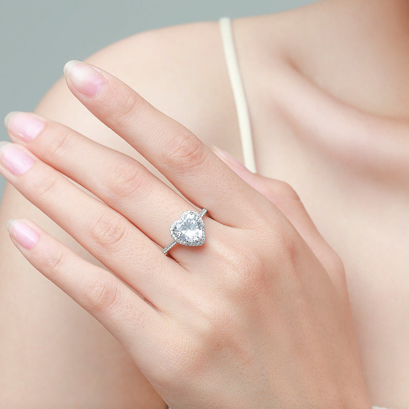 Elegant heart-shaped silver ring with inlaid zircon, featuring a luxurious design. Available in multiple sizes, perfect for women who love timeless and romantic jewelry.