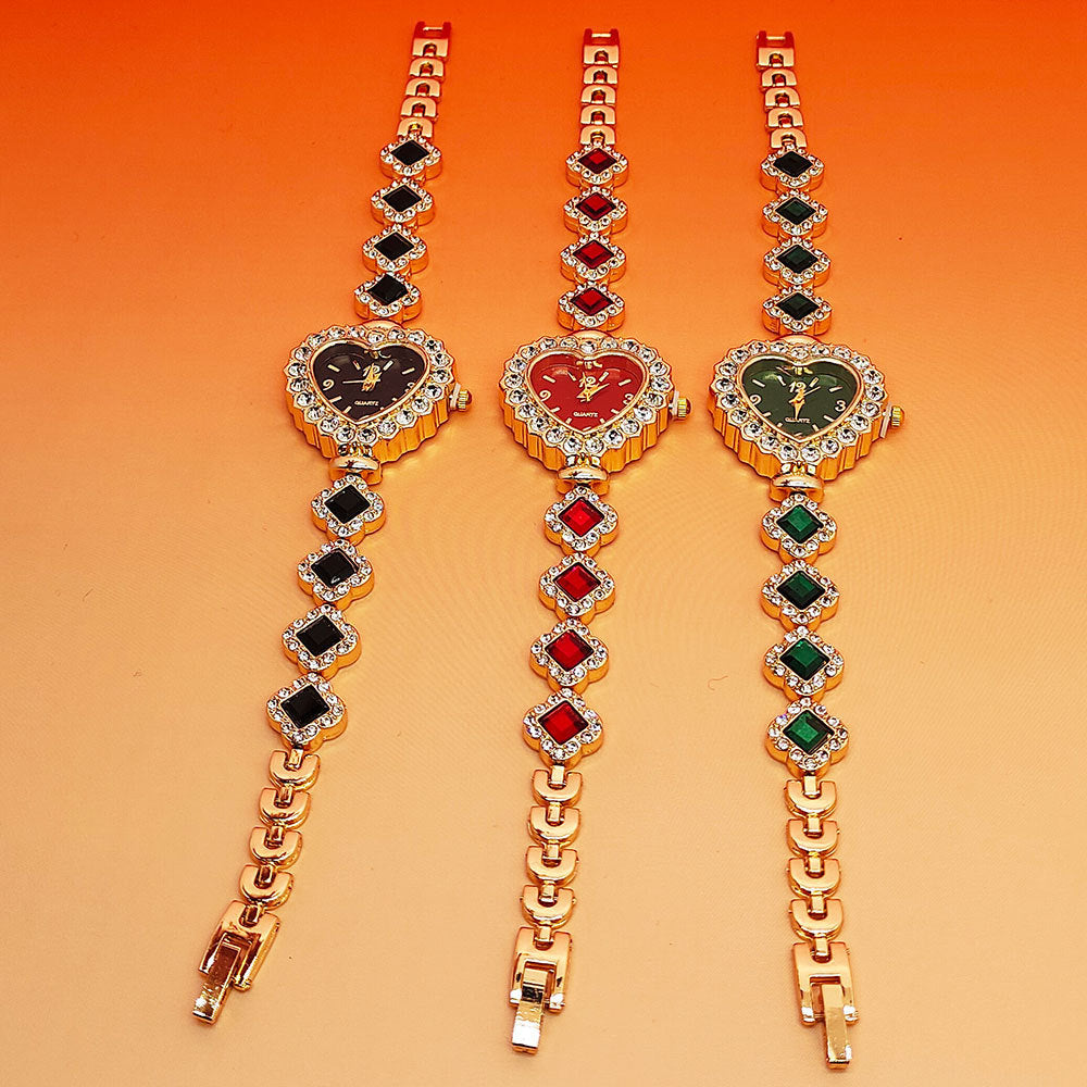 **Love Shape Watch Set – Stylish & Elegant 💖** A **quartz movement** watch with a **unique love shape design**, available in **Red**, **Green**, and **Black**. Featuring **alloy strap** and **stainless steel** watch bottom for durability. A versatile piece, worn as both a **watch** and **bracelet**. ✨