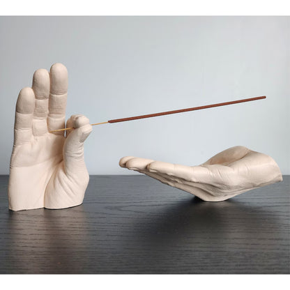 Cartoon-style resin incense holder in the shape of hands, available in black, white, light yellow, and brown. Made from synthetic resin, with a size of 19 * 10 * 10 cm, perfect for holding and receiving incense.