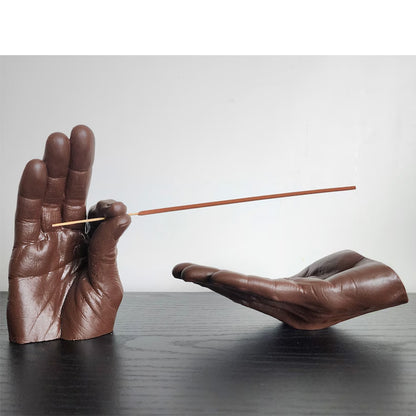 Cartoon-style resin incense holder in the shape of hands, available in black, white, light yellow, and brown. Made from synthetic resin, with a size of 19 * 10 * 10 cm, perfect for holding and receiving incense.
