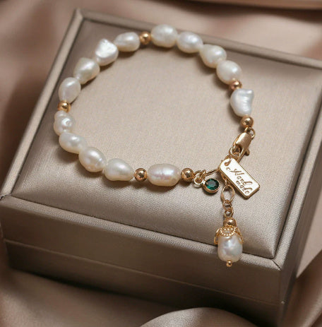 Natural zircon pearl bracelet, embodying elegant simplicity and timeless charm for the modern woman. #ZirconPearlBracelet #ElegantSimplicity #TimelessJewelry #ModernWoman #LuxuryBracelet #PearlJewelry #ChicAccessories #SophisticatedStyle