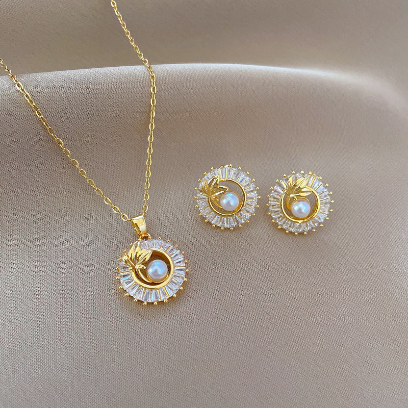 Diamond Leaves Jewelry Set – Elegant geometric necklace and earrings set featuring titanium steel and copper, with electroplating for durability and a sophisticated design.