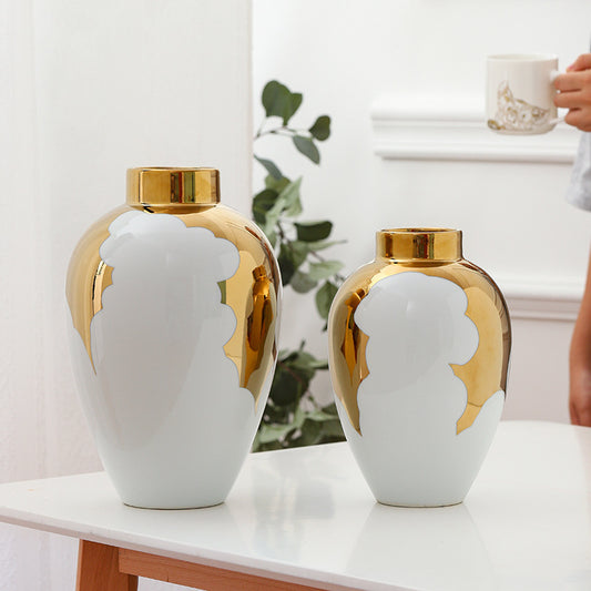 Creative household ceramic vase with elegant glazed porcelain finish, perfect for adding a touch of sophistication to any home décor. #CeramicVase #HomeDécor #PorcelainVase #ElegantDecor #GlazedPorcelain #SophisticatedStyle #CreativeDesign #InteriorStyle