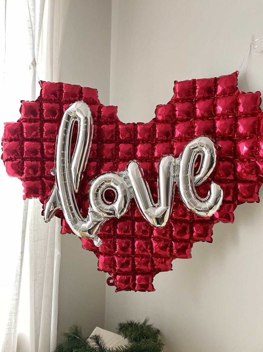 Large Birthday Party Background Wall Balloon made of aluminum film in heart shapes, available in red, silver, gold, and pink. Perfect for themed parties and celebrations.