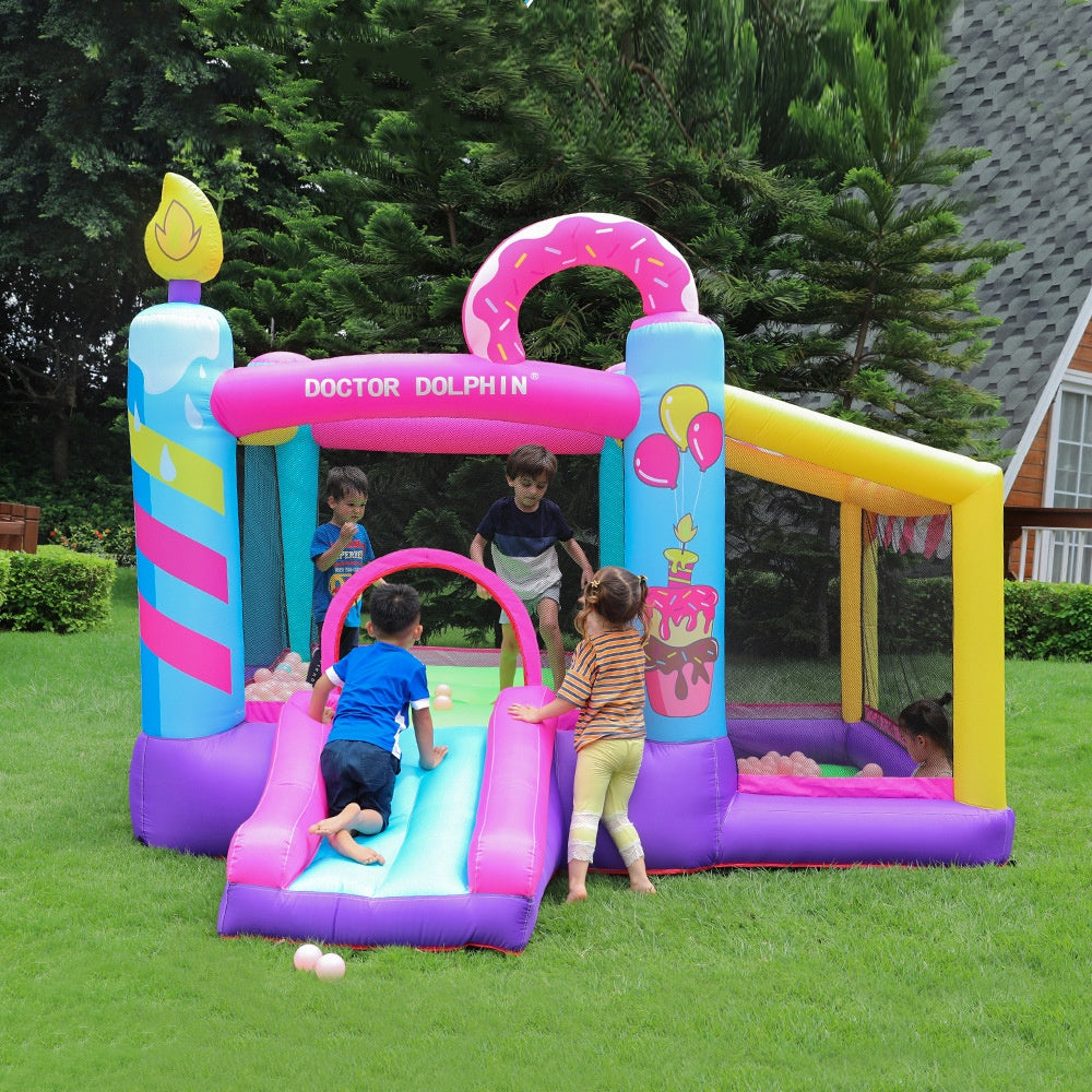 Inflatable castle for kids, made of durable PVC fabric with dimensions 270x290x220cm. Includes a 350W fan for easy setup and deflation. Ideal for household amusement.