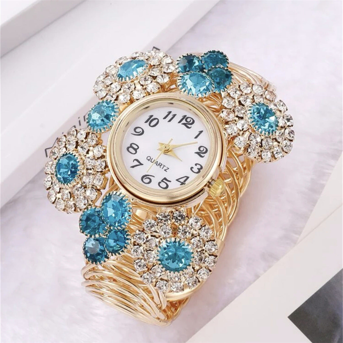 Women's elegant fashion quartz watch, combining timeless style with precise functionality for an effortlessly chic look. #FashionQuartzWatch #ElegantTimepiece #TimelessStyle #WomenWatch #ChicAccessories #PrecisionWatch #LuxuryTimepiece #EverydayElegance