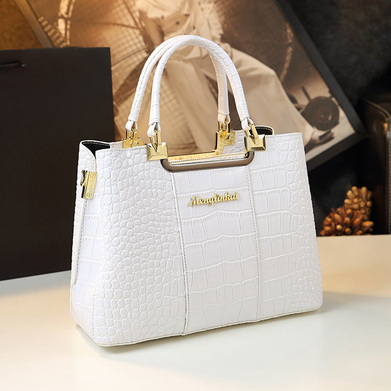 Fashion print luxury handbag designed for elegance and functionality, perfect for business commuting and everyday use. #LuxuryHandbag #FashionBag #BusinessStyle #ElegantAccessories #CommuterBag #ChicDesign #FunctionalFashion #StylishTote