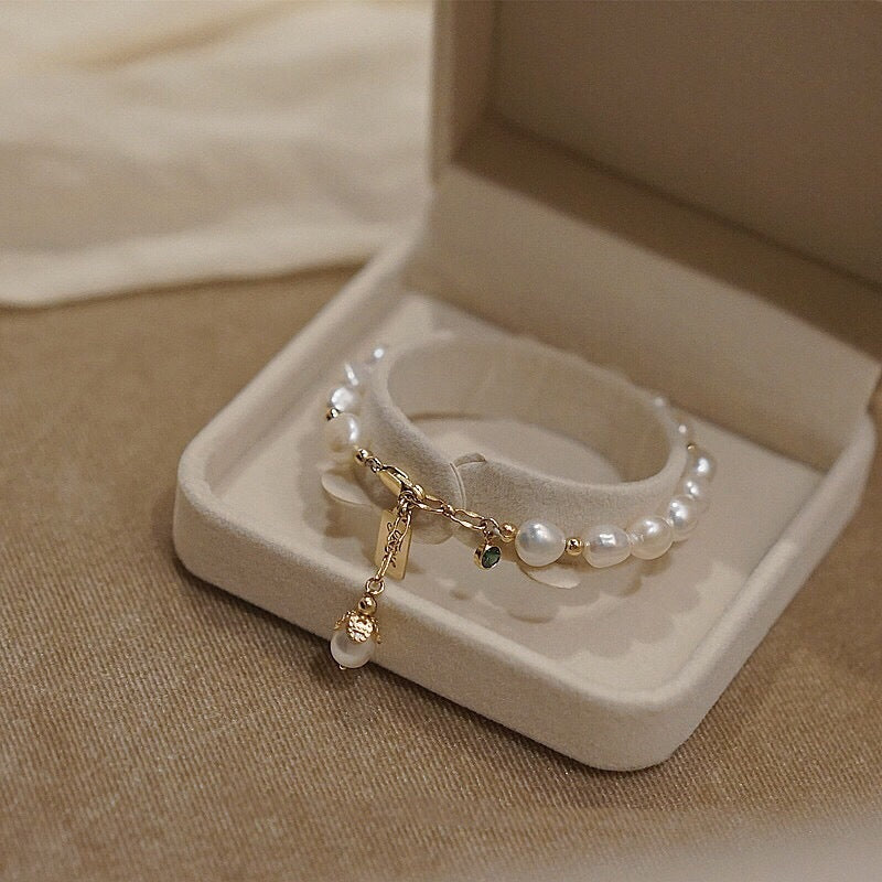Natural zircon pearl bracelet, embodying elegant simplicity and timeless charm for the modern woman. #ZirconPearlBracelet #ElegantSimplicity #TimelessJewelry #ModernWoman #LuxuryBracelet #PearlJewelry #ChicAccessories #SophisticatedStyle
